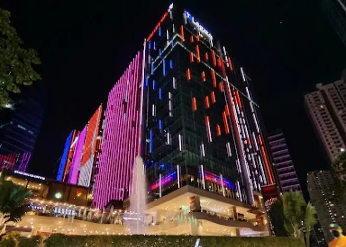 1 Bedroom Uptown Bgc Across Uptown Mall Apartment