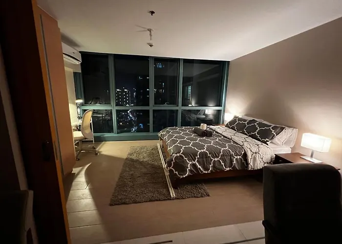 1 Bedroom Uptown Bgc Across Uptown Mall Apartment *