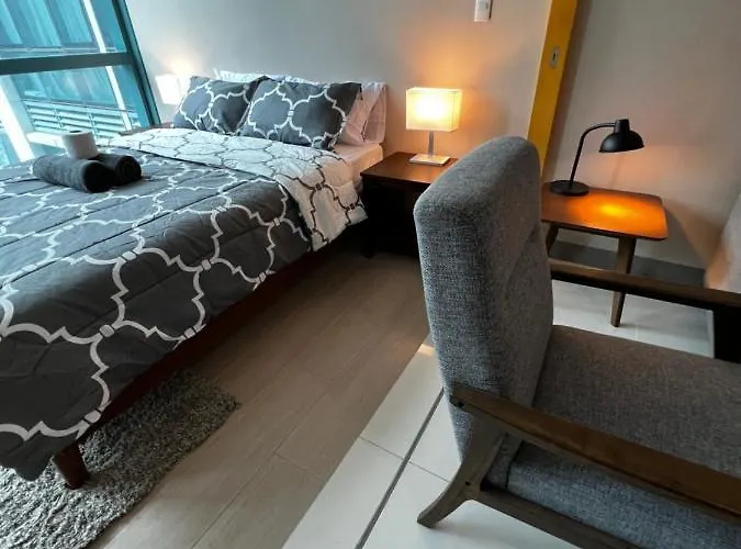 1 Bedroom Uptown Bgc Across Uptown Mall *