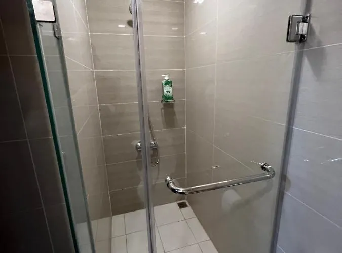 1 Bedroom Uptown Bgc Across Uptown Mall *