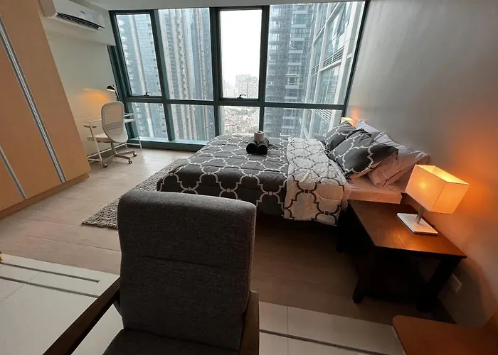1 Bedroom Uptown Bgc Across Uptown Mall Apartment