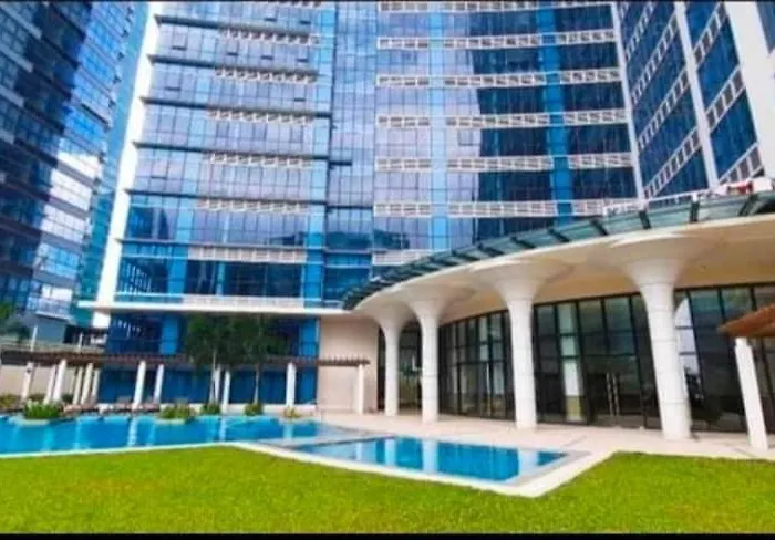 1 Bedroom Uptown Bgc Across Uptown Mall Apartment