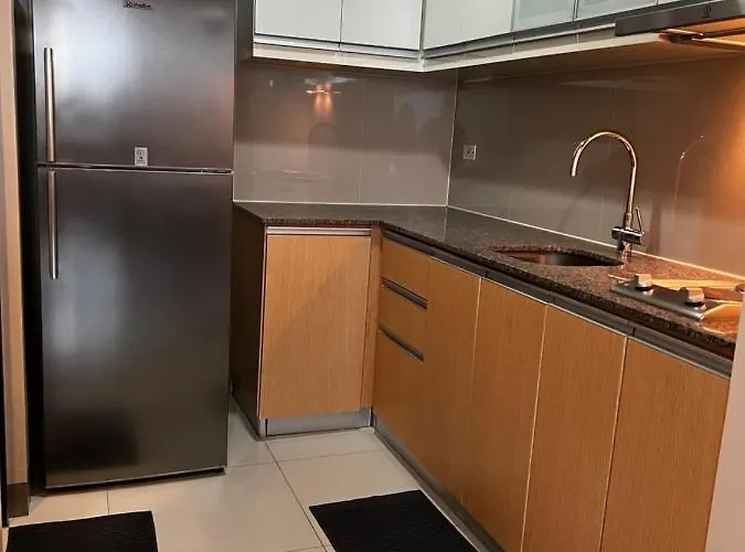 1 Bedroom Uptown Bgc Across Uptown Mall *