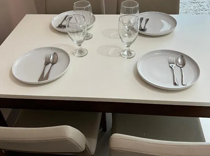 1 Bedroom Uptown Bgc Across Uptown Mall Apartment Manila