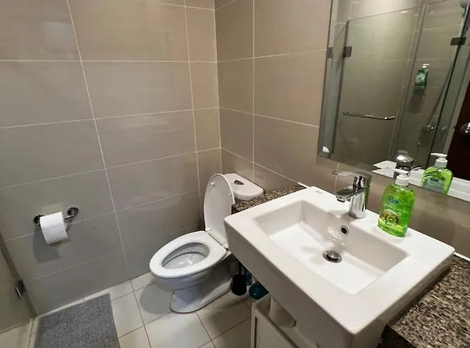 1 Bedroom Uptown Bgc Across Uptown Mall Apartment *