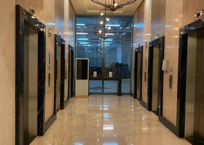 1 Bedroom Uptown Bgc Across Uptown Mall Apartment *